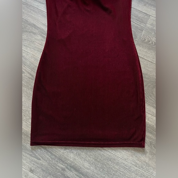 REVOLVE ABOUT US Danielle Red Velvet Off Shoulder Ribbed Bodycon Mini Dress M - Picture 9 of 14